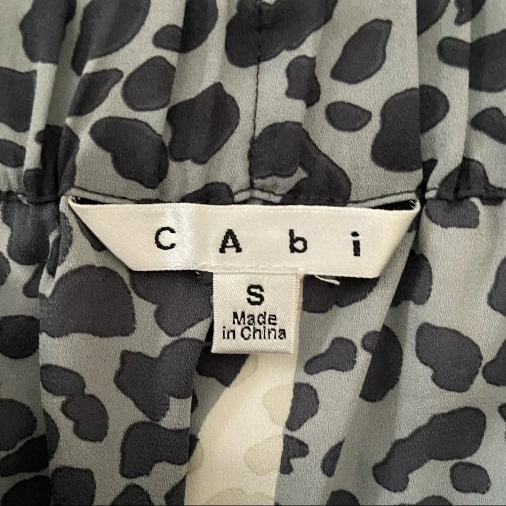 CAbi Skin Print Bella Skirt Style 401 Size‎ Small Animal Print Cream Gray